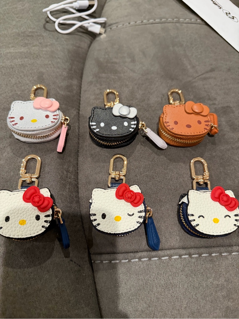 Hello Kitty Multi-Color Coin Pouch Keychain Set with Gold Clips - Picture 2 of 3